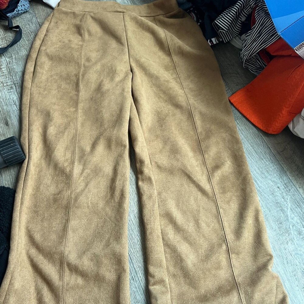 Bagatelle Suede feel‎ cropped pants size M